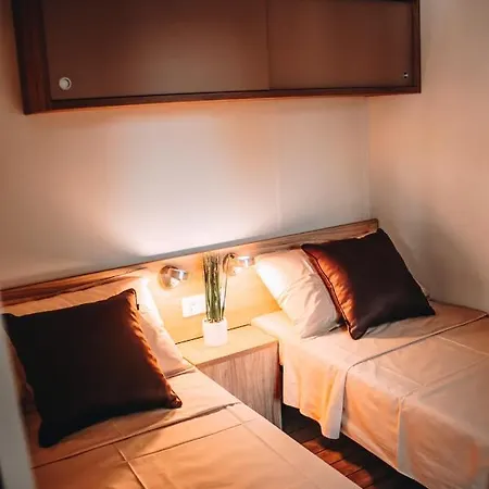 Kamp Mobile Kailani Nr 121, Porton Biondi *